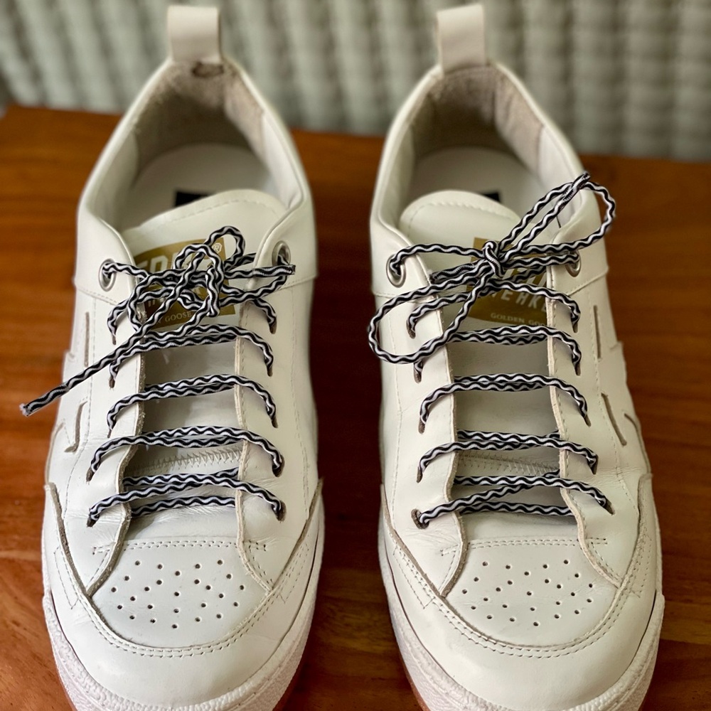 Golden Goose White Sneakers with Contemporary Silhouette